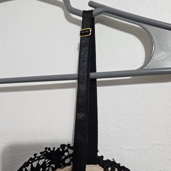 Fashion Nova Lace Bodycon dress. Size Large. - Picture 4 of 8